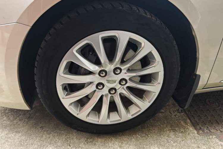 Used Cadillac XTS 2018 28T Tech Edition Left Front Wheel Hub