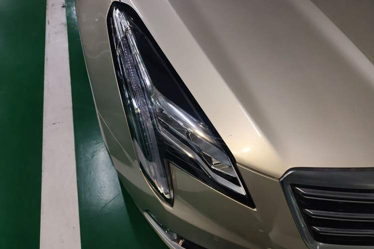 Used Cadillac XTS 2018 28T Luxury Edition Right Front Headlight