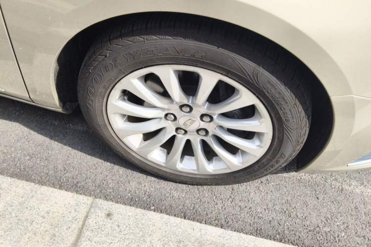 Used Cadillac XTS 2018 28T Tech Edition Right Front Wheel Hub