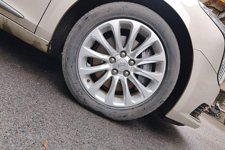 Used Cadillac XTS 2018 28T Tech Edition Right Front Wheel Hub