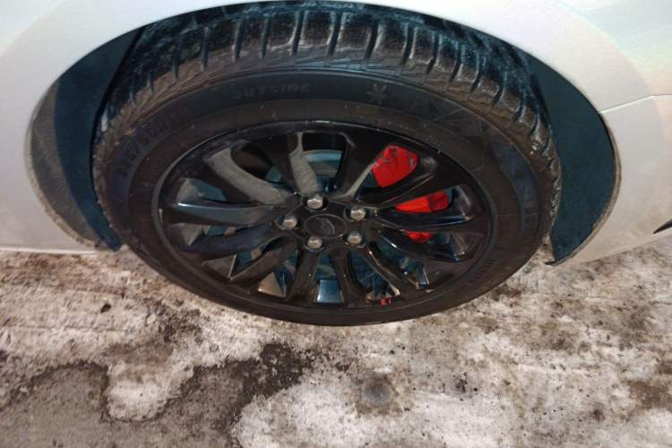Used Cadillac XTS 2018 28T Elite Edition Right Front Wheel Hub