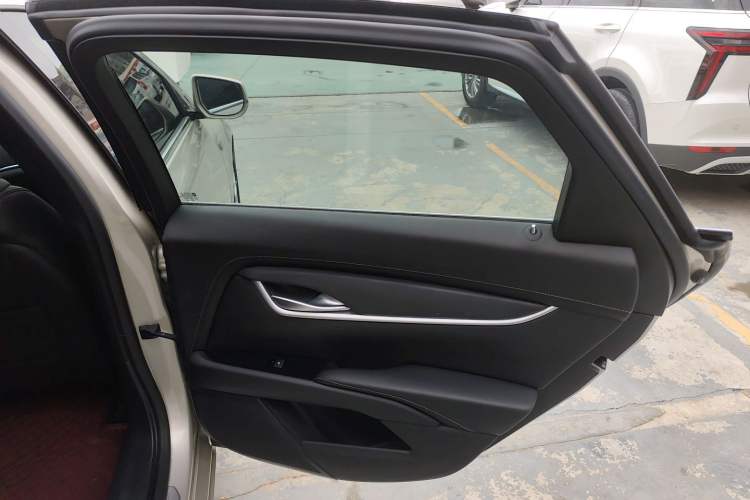 Used Cadillac XTS 2018 28T Tech Edition Right Rear Door Interior