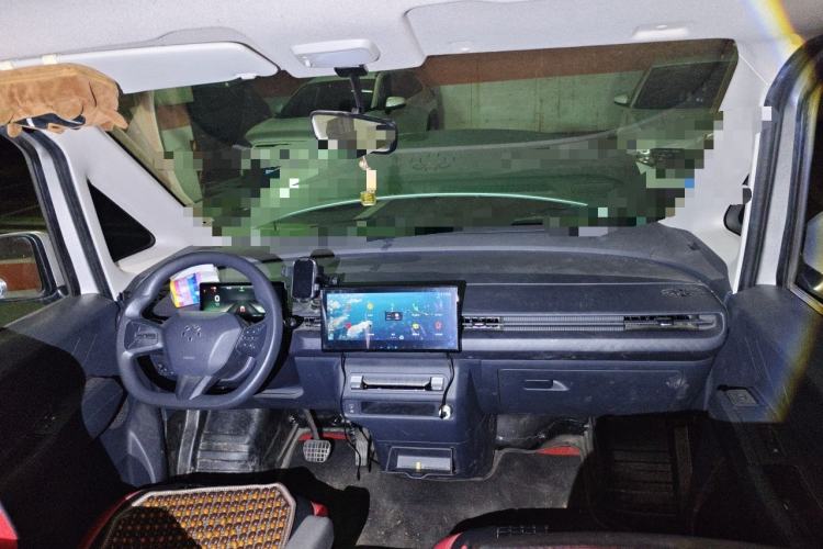 Used CAVAN Le Fu 2025 Yue Xing Version Fu Edition with Clear Windows Aiyike 40.18 kWh Center Console