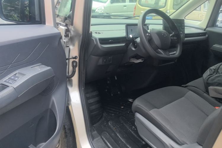 Used CAVAN Le Fu 2025 Model, Yue Xing Edition+ Short Wheelbase Flat Roof—Aegean 50.23 kWh Driver Seat
