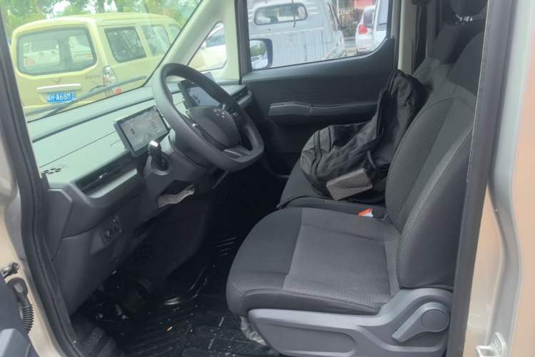 Used CAVAN Le Fu 2025 Model, Yue Xing Edition+ Short Wheelbase Flat Roof—Aegean 50.23 kWh Left Front Seat