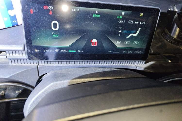 Used CAVAN Le Fu 2025 Yue Xing Version Fu Edition with Clear Windows Aiyike 40.18 kWh Odometer Close Up