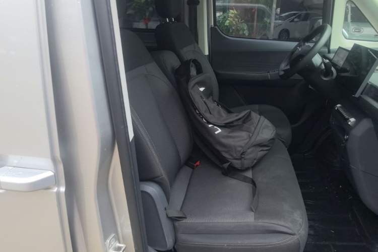 Used CAVAN Le Fu 2025 Model, Yue Xing Edition+ Short Wheelbase Flat Roof—Aegean 50.23 kWh Right Front Seat