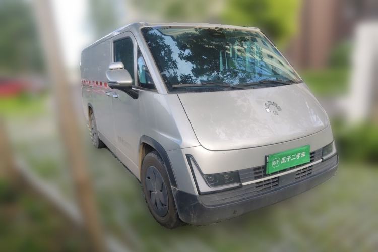 Used CAVAN Le Fu 2025 Rui Xing Edition Le Edition with Blackout Windows CATL 41.86 kWh Front Right 45 Deg