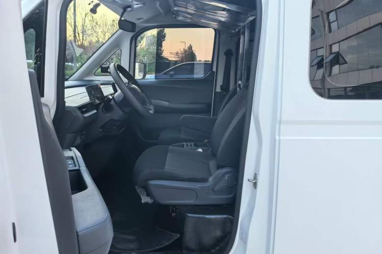 Used CAVAN Le Fu 2025 Comfort Edition Full-View Version Aiyike 50.23 kWh Interior 2
