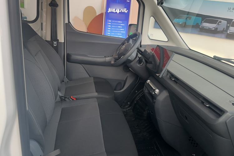 Used CAVAN Le Fu 2025 YueXing Edition Fu Version Open-Window Model Aiyike 50.23 kWh Interior 2