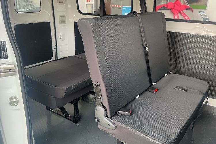Used CAVAN Le Fu 2025 YueXing Edition Fu Version Open-Window Model Aiyike 50.23 kWh Interior 3