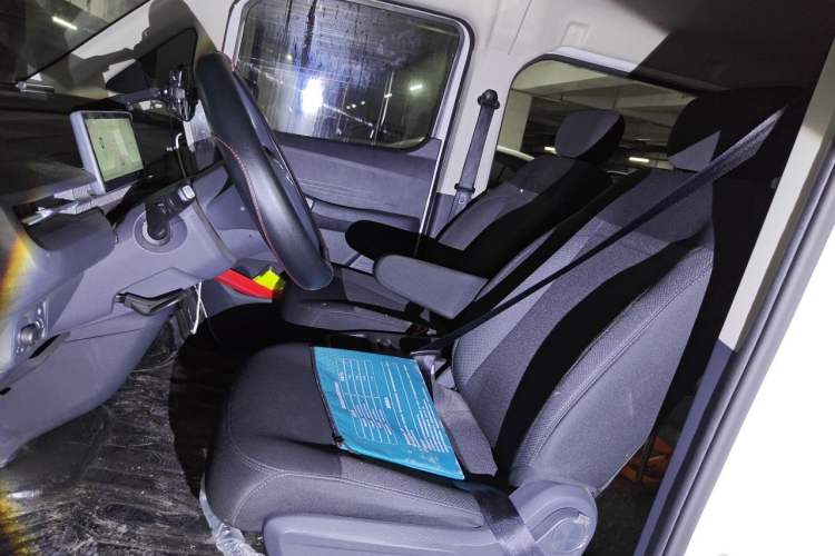 Used CAVAN Le Fu 2025 Lefu PLUS Comfort Edition Ford Version with Clear Windows Aiyike 50.23 kWh Left Front Seat