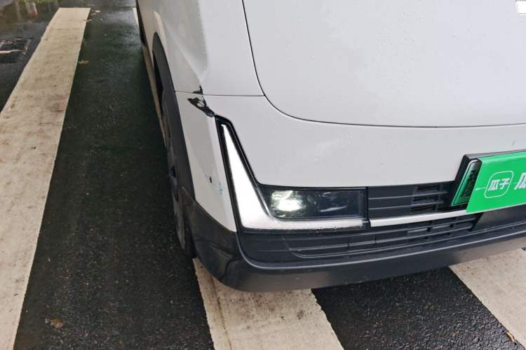 Used CAVAN Le Fu 2025 YueXing Edition Fu Version Open-Window Model Aiyike 50.23 kWh Right Front Headlight