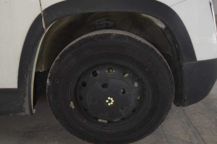 Used CAVAN Le Fu 2025 Lefu PLUS Comfort Edition Ford Version with Clear Windows Aiyike 50.23 kWh Right Front Wheel Hub