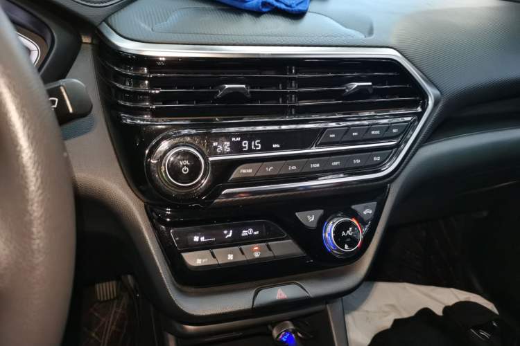 Used CHANGAN Alsvin 2019 1.5L DCT Comfort Model China VI Standard Audio And AC Panel