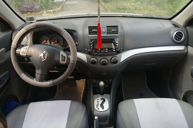 Used CHANGAN Alsvin 2009 Sedan 1.5L Automatic Luxury Model Center Console