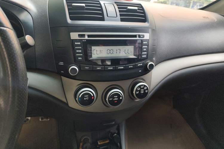 Used CHANGAN Alsvin 2010 Sedan 1.5L Manual Sport Edition Audio And AC Panel