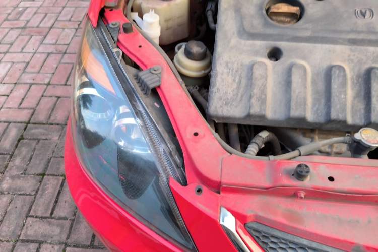 Used CHANGAN Alsvin 2010 Sedan 1.5L Manual Sport Edition Engine Bay Right