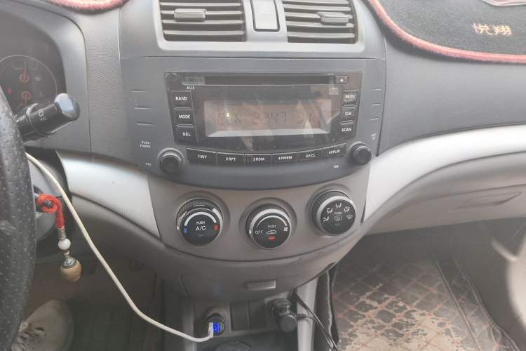 Used CHANGAN Alsvin 2010 Sedan 1.5L Manual Sport Edition Audio And AC Panel