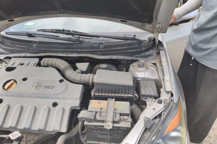 Used CHANGAN Alsvin 2010 Sedan 1.5L Manual Sport Edition Engine Bay Left