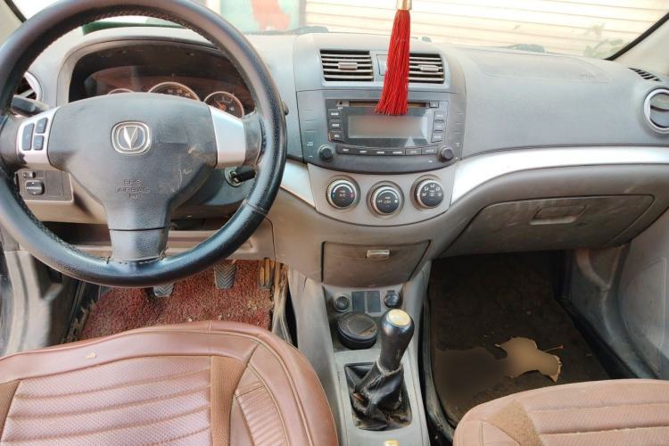 Used CHANGAN Alsvin 2012 Sedan 1.5L Manual Luxury Model Center Console