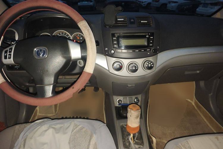 Used CHANGAN Alsvin 2012 Sedan 1.5L Manual Comfort Model Center Console