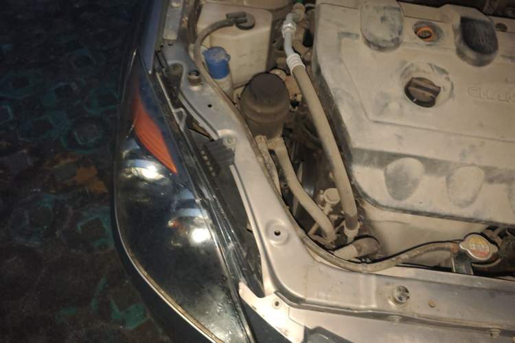 Used CHANGAN Alsvin 2012 Sedan 1.5L Manual Comfort Model Engine Bay Right