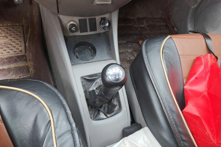 Used CHANGAN Alsvin 2012 Sedan 1.5L Manual Comfort Model Gear Lever