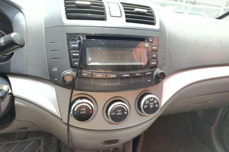 Used CHANGAN Alsvin 2012 Sedan 1.5L Manual Luxury Model Audio And AC Panel