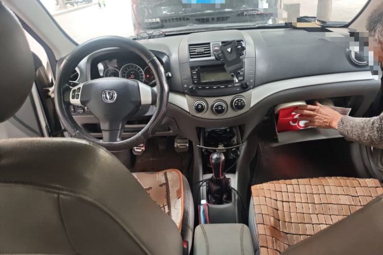 Used CHANGAN Alsvin 2012 Sedan 1.5L Manual Luxury Model Center Console