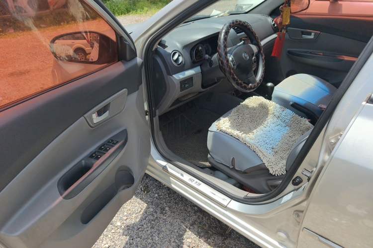 Used CHANGAN Alsvin 2012 Sedan 1.5L Manual Luxury Model Driver Seat