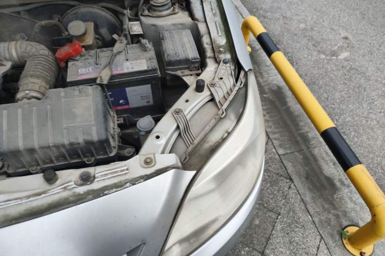 Used CHANGAN Alsvin 2012 Sedan 1.5L Manual Comfort Model Engine Bay Left