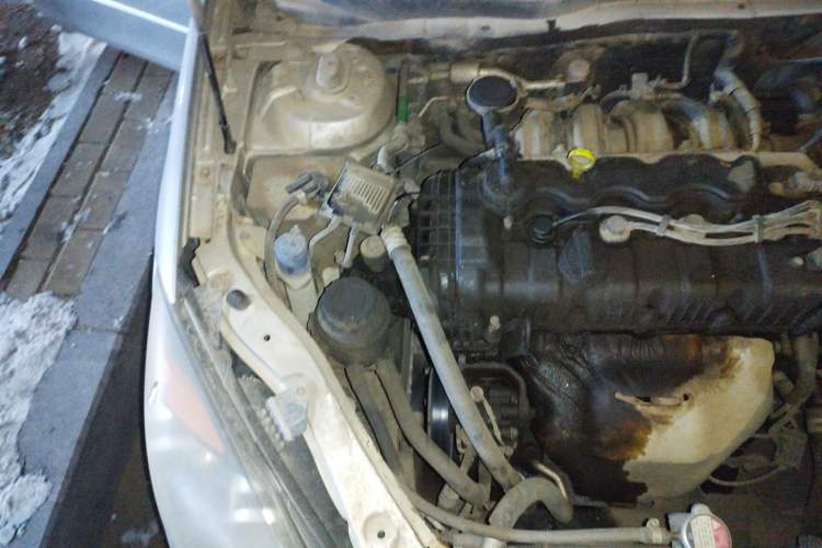 Used CHANGAN Alsvin 2012 Sedan 1.5L Manual Comfort Model Engine Bay Right