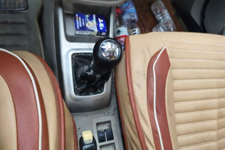 Used CHANGAN Alsvin 2012 Sedan 1.5L Manual Comfort Model Gear Lever