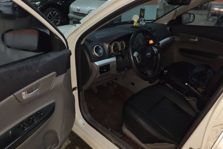 Used CHANGAN Alsvin 2012 Sedan 1.5L Manual Luxury Model Driver Seat