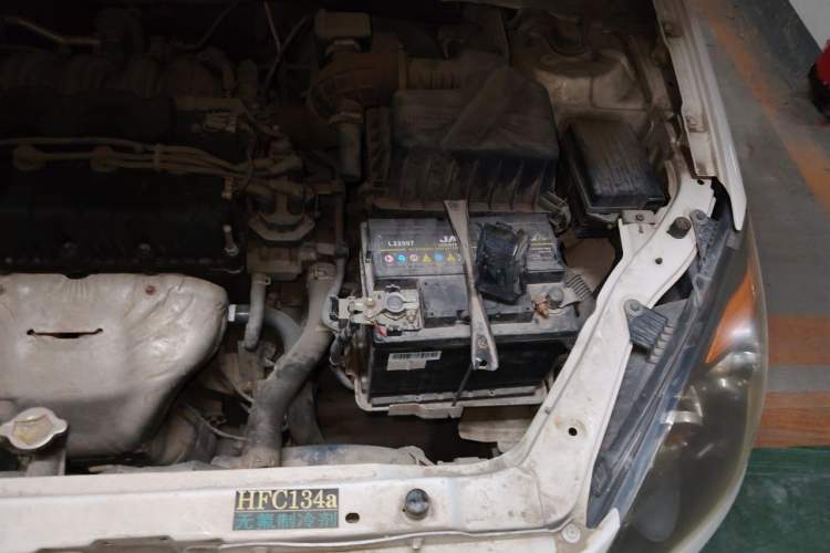 Used CHANGAN Alsvin 2012 Sedan 1.5L Manual Luxury Model Engine Bay Left