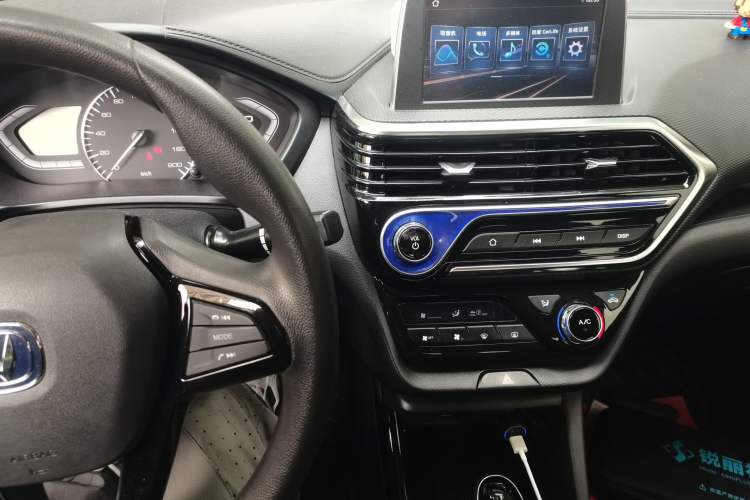 Used CHANGAN Alsvin 2018 1.5L DCT Comfort Version China V Standard Audio And AC Panel