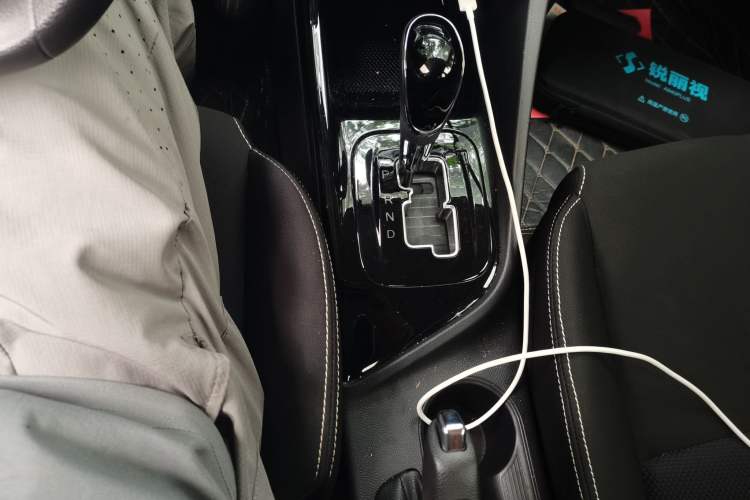 Used CHANGAN Alsvin 2018 1.5L DCT Comfort Version China V Standard Gear Lever