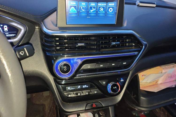 Used CHANGAN Alsvin 2018 1.4L Manual Luxury Model China V Standard Audio And AC Panel
