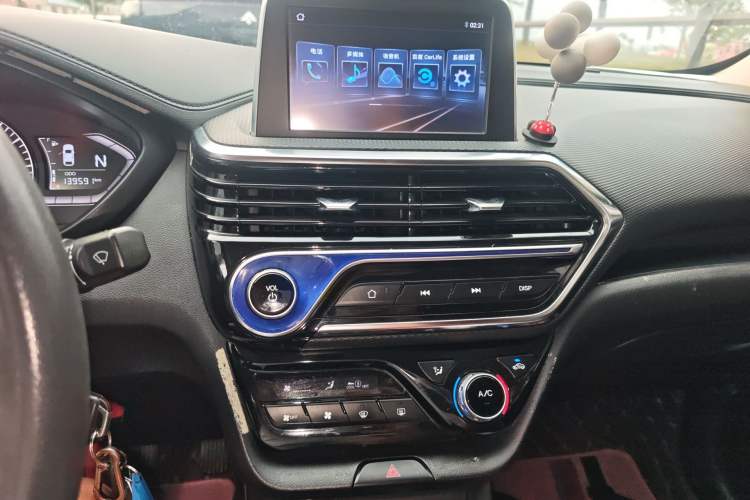 Used CHANGAN Alsvin 2018 1.5L DCT Luxury Model China V Standard Audio And AC Panel