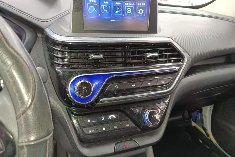 Used CHANGAN Alsvin 2018 1.4L Manual Luxury Model China V Standard Audio And AC Panel