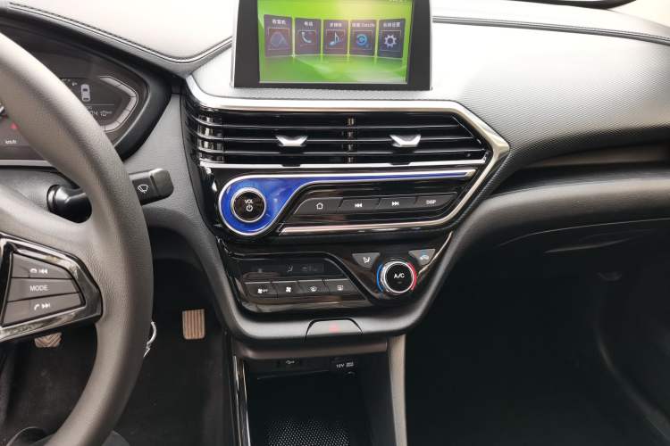 Used CHANGAN Alsvin 2018 1.4L Manual Luxury Model China V Standard Audio And AC Panel