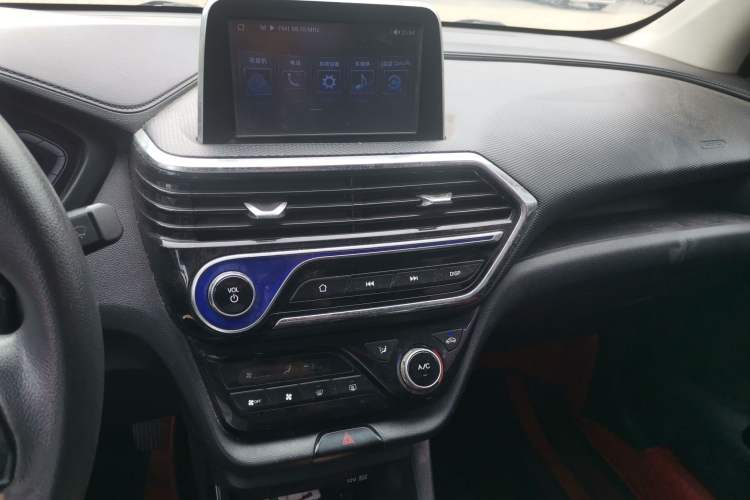Used CHANGAN Alsvin 2018 1.4L Manual Luxury Model China V Standard Audio And AC Panel