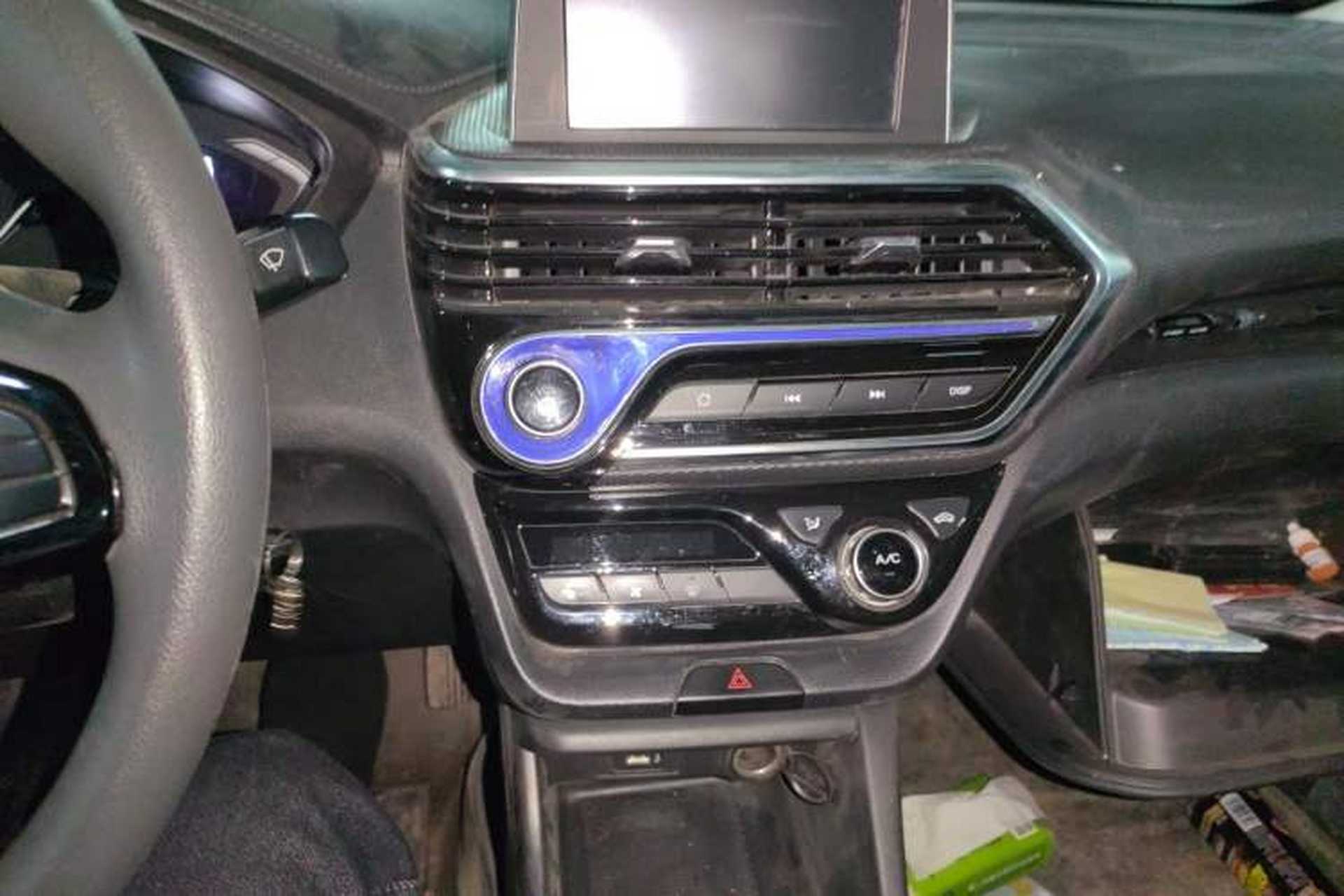 Used CHANGAN Alsvin 2018 1.4L Manual Comfort Model China V Standard Audio And AC Panel