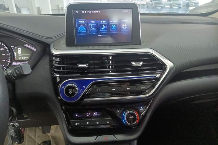 Used CHANGAN Alsvin 2018 1.4L Manual Luxury Model China V Standard Audio And AC Panel