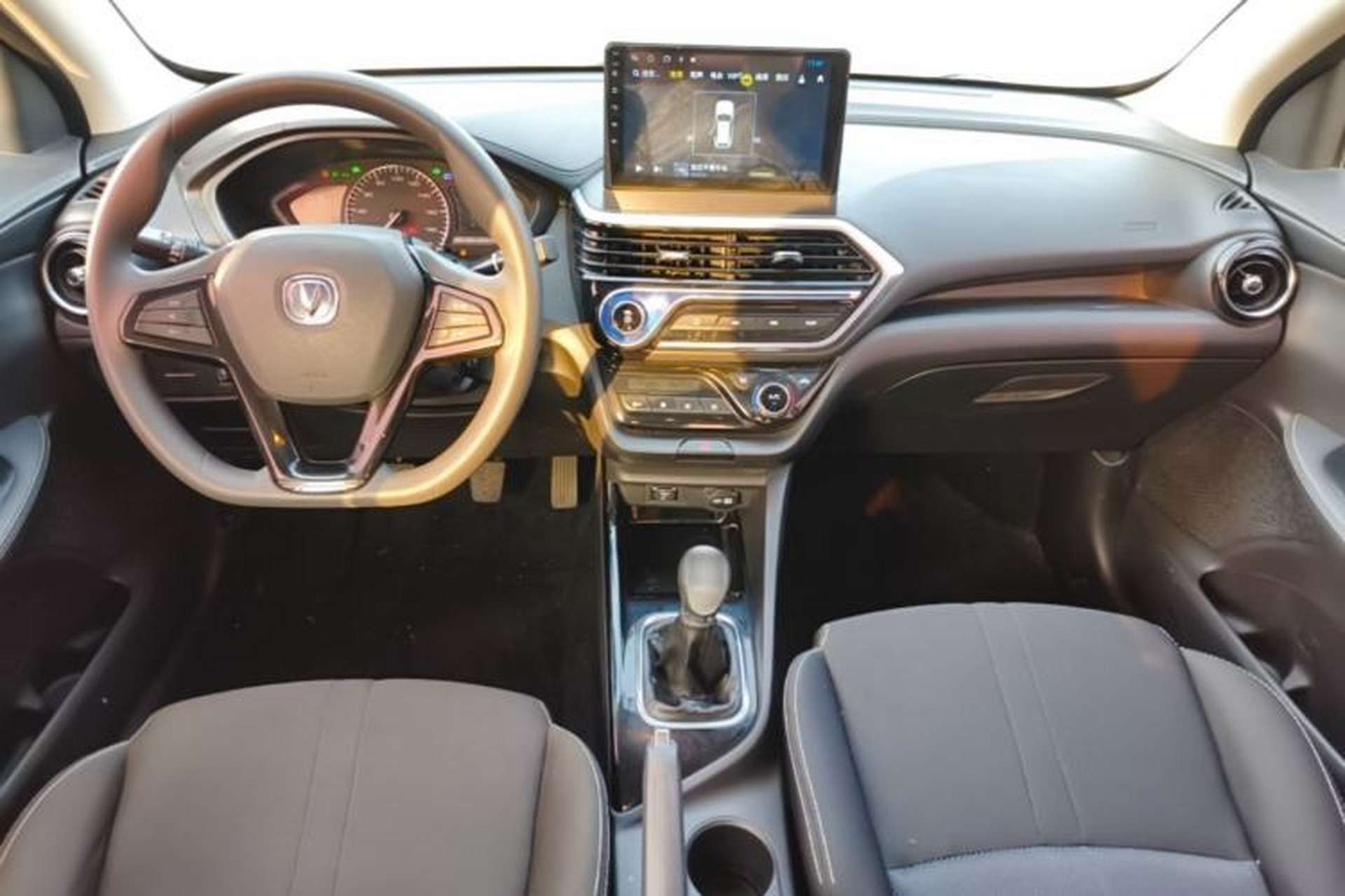 Used CHANGAN Alsvin 2018 1.4L Manual Comfort Model China V Standard Center Console