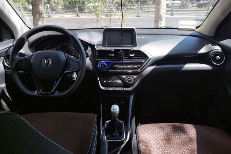 Used CHANGAN Alsvin 2018 1.4L Manual Comfort Model China V Standard Center Console
