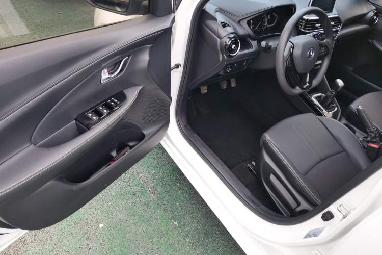 Used CHANGAN Alsvin 2018 1.4L Manual Luxury Model China V Standard Driver Seat