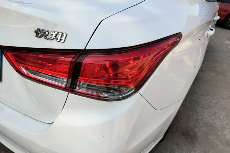 Used CHANGAN Alsvin 2018 1.4L Manual Comfort Model China V Standard Exterior 3