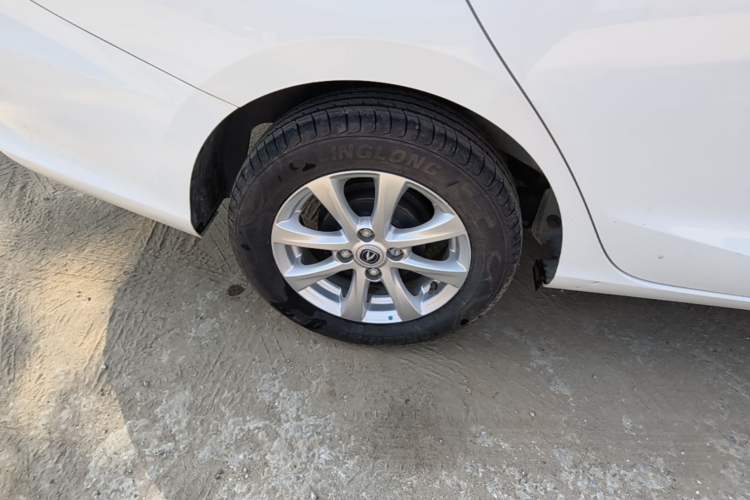 Used CHANGAN Alsvin 2018 1.4L Manual Comfort Model China V Standard Exterior 5